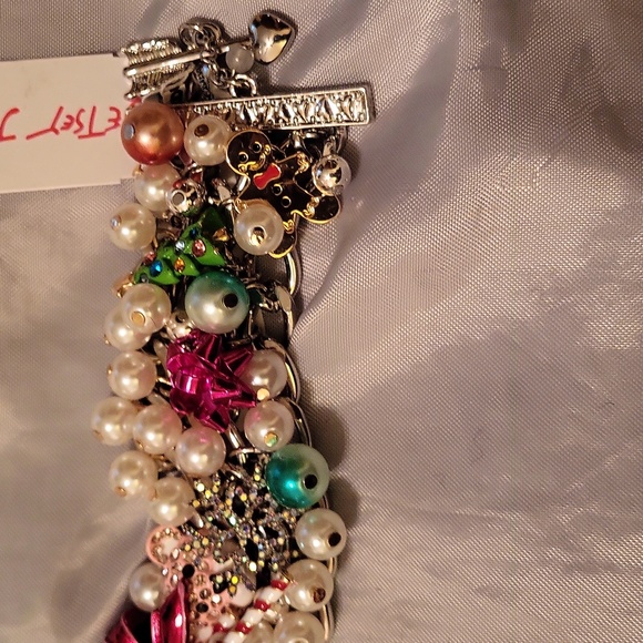 Betsey Johnson holiday polar bear Snowflake Bows - Picture 4 of 8